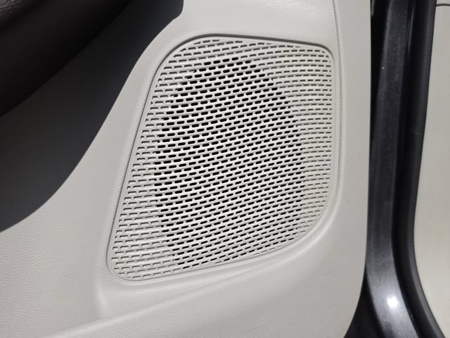 Used 2020 Chrysler Pacifica Touring-L Plus FWD image 27