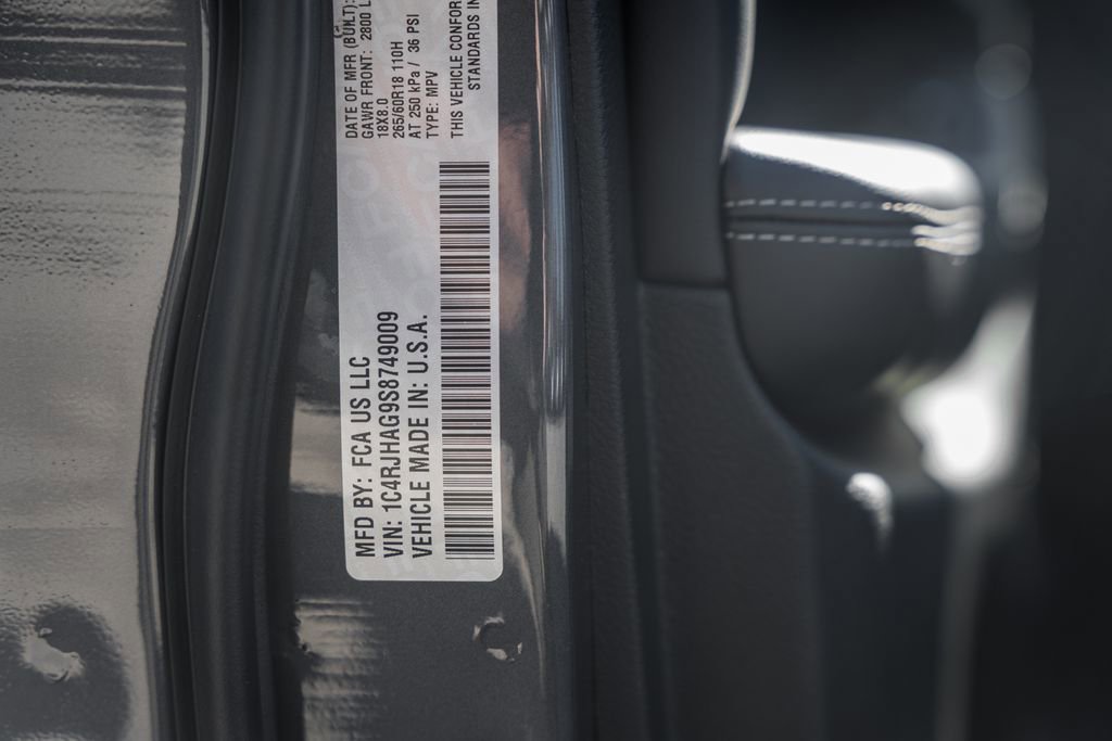 New 2025 Jeep Grand Cherokee Laredo X w/ Luxury Tech Group I image 38