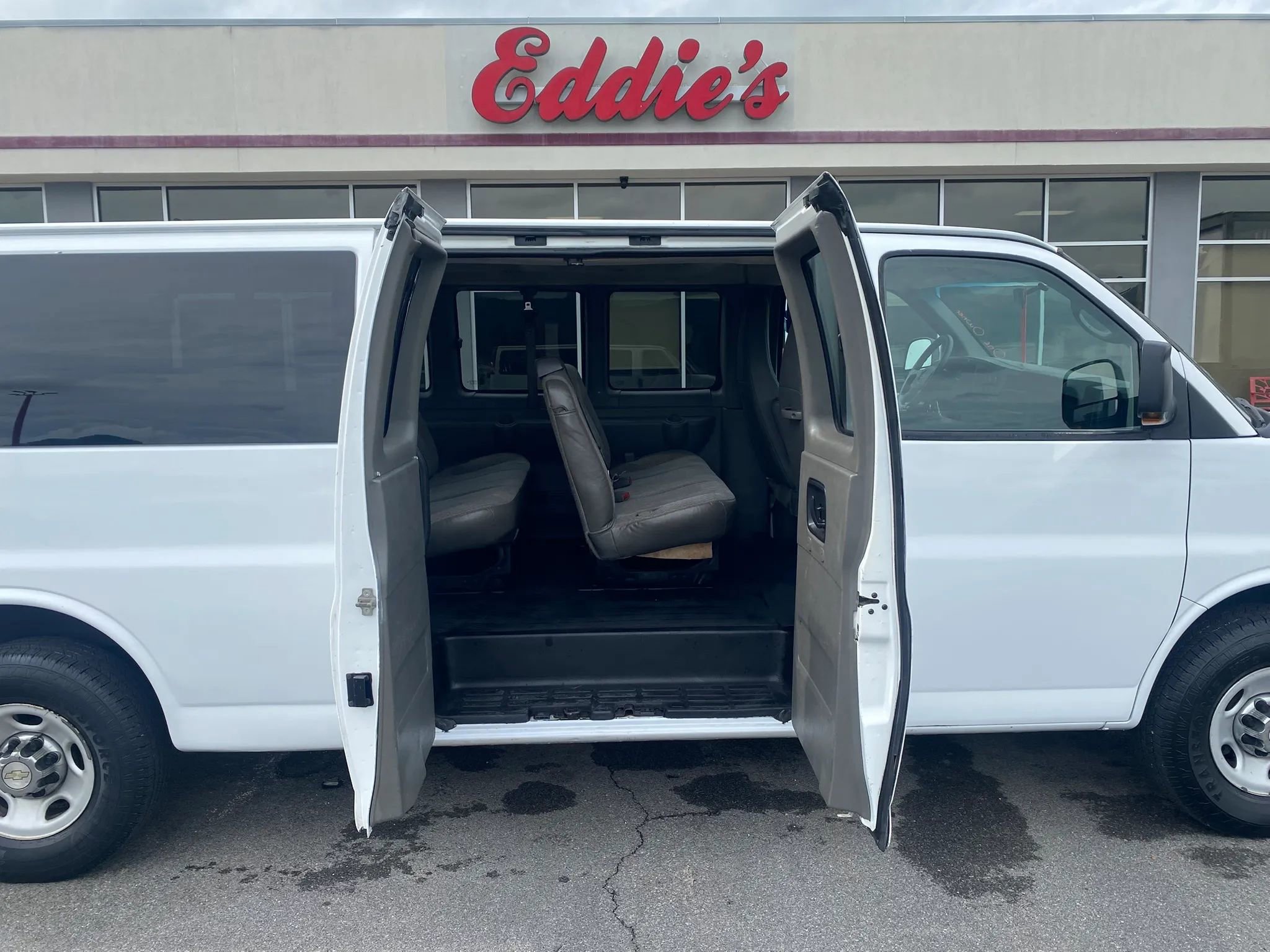 Used 2010 Chevrolet Express 3500 LT w/ LT Preferred Equipment Group RWD image 20