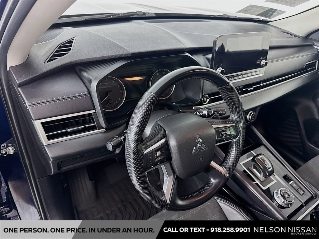 Used 2023 Mitsubishi Outlander SE Black Edition image 9