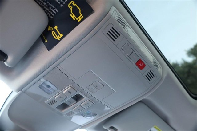 New 2025 Volkswagen Taos SE image 18