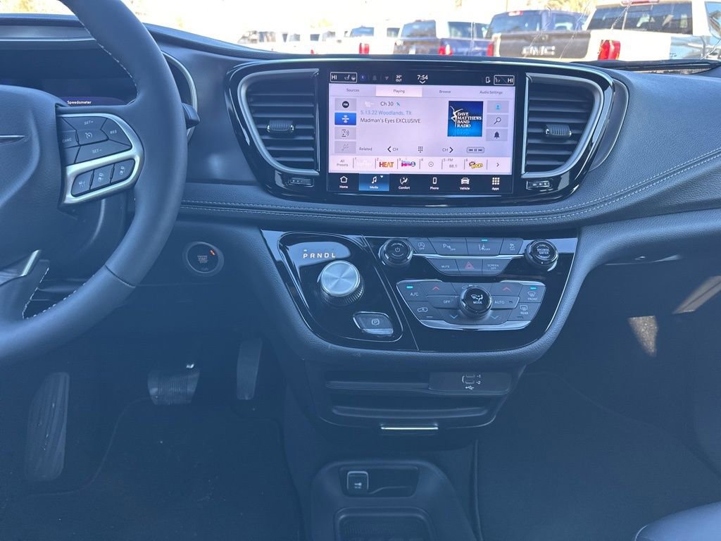 New 2026 Chrysler Pacifica Select image 16