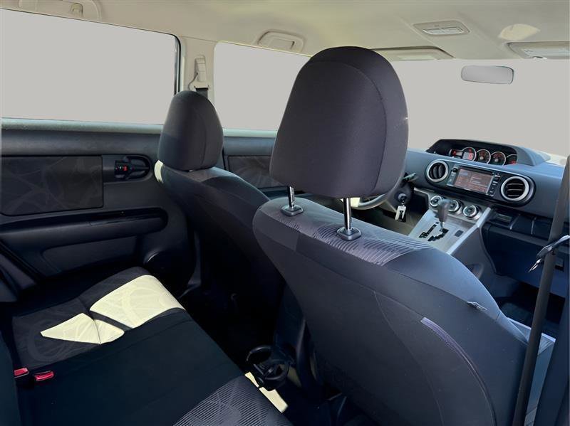Used 2014 Scion xB FWD image 29