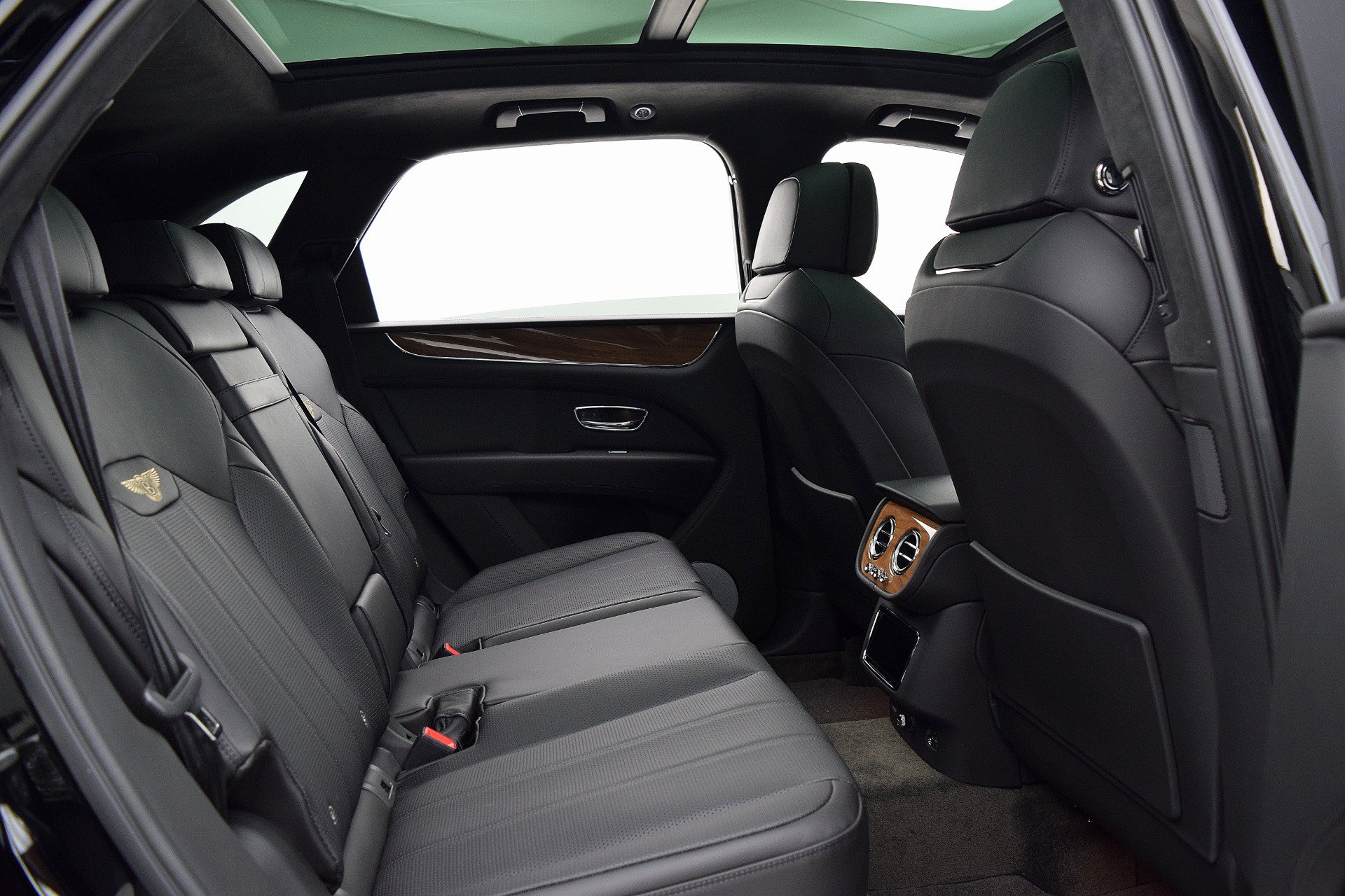 Certified 2021 Bentley Bentayga Plug-In Hybrid AWD/4WD image 29