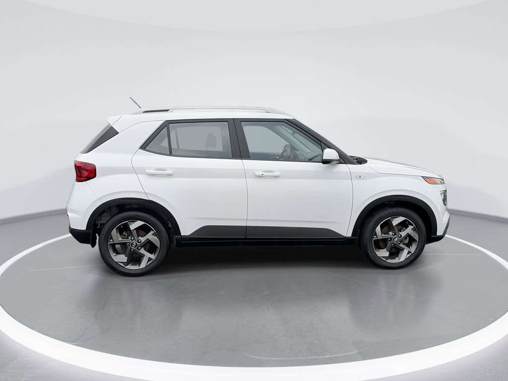 Used 2024 Hyundai Venue SEL image 9