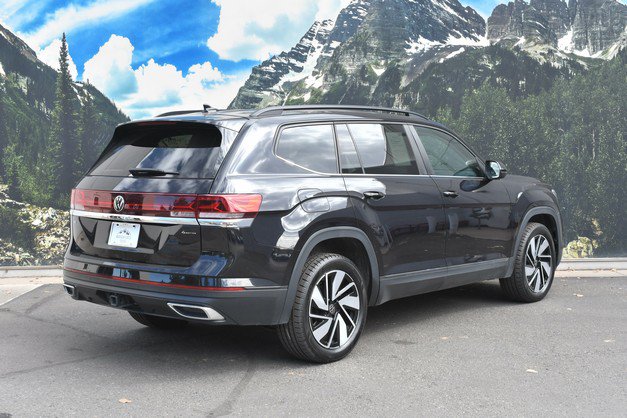 Used 2025 Volkswagen Atlas SE AWD/4WD image 3