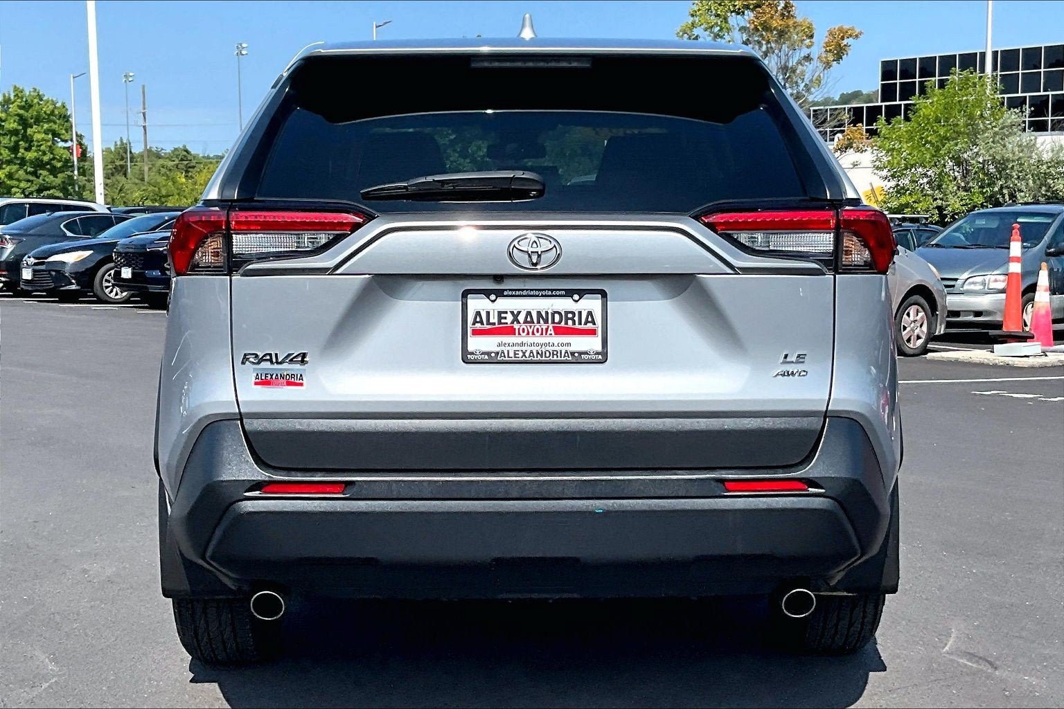 Used 2023 Toyota RAV4 LE AWD/4WD image 4