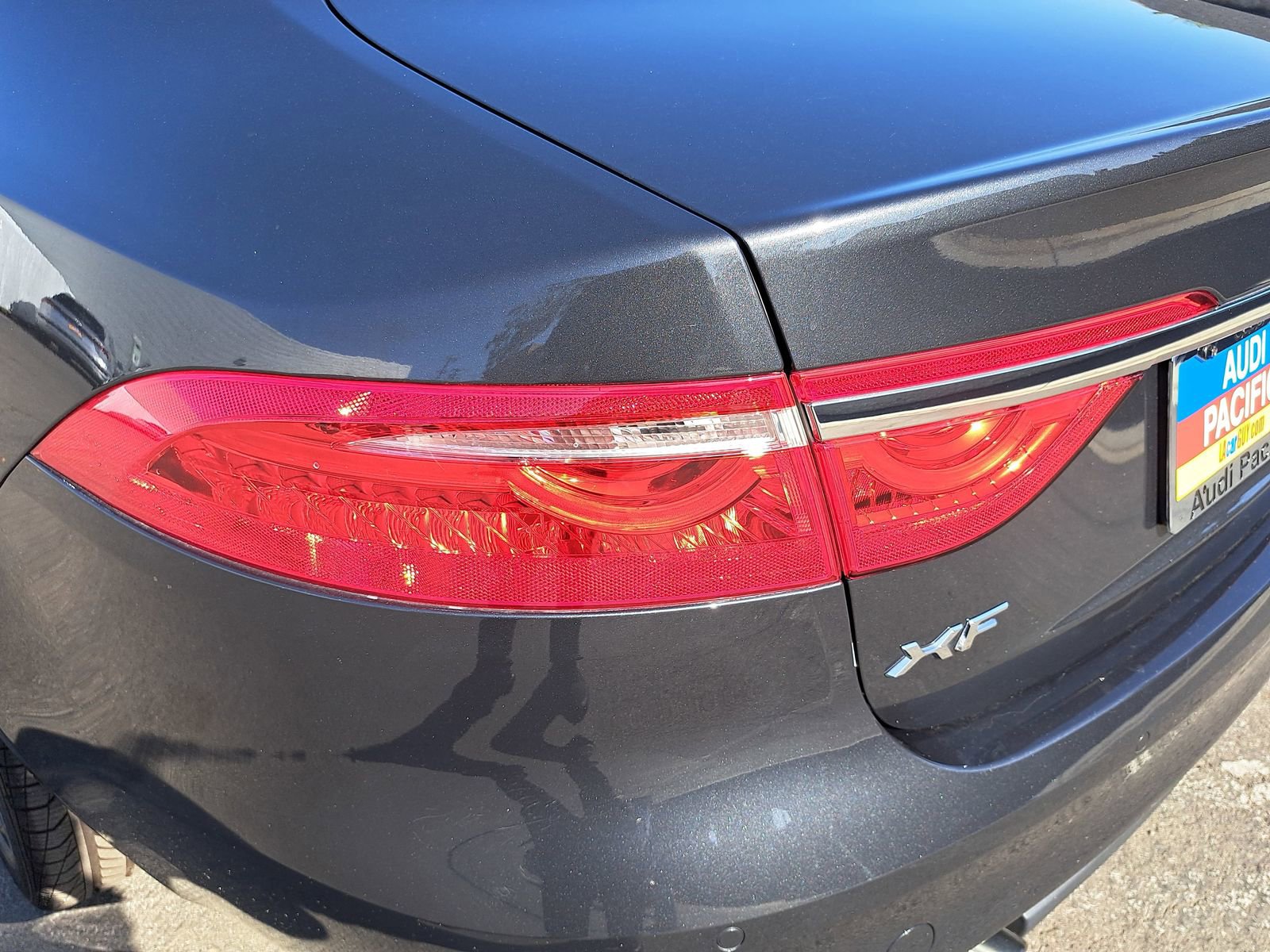 Used 2019 Jaguar XF Prestige image 39