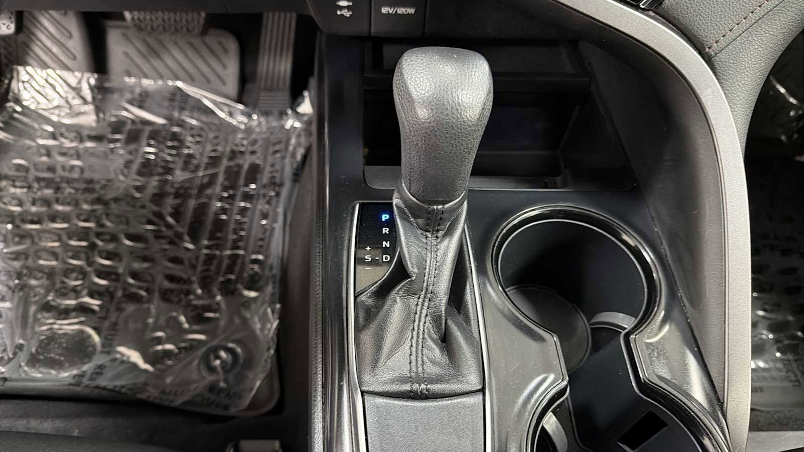 Certified 2018 Toyota Camry LE image 21