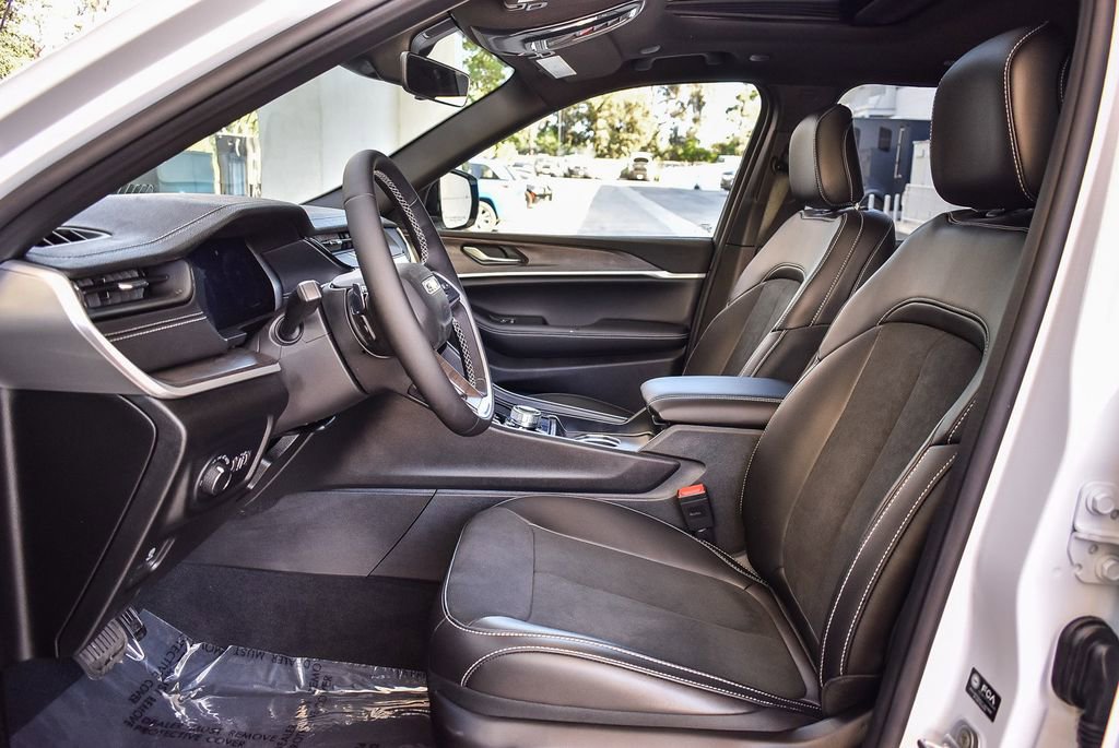 New 2026 Jeep Grand Cherokee Altitude image 18