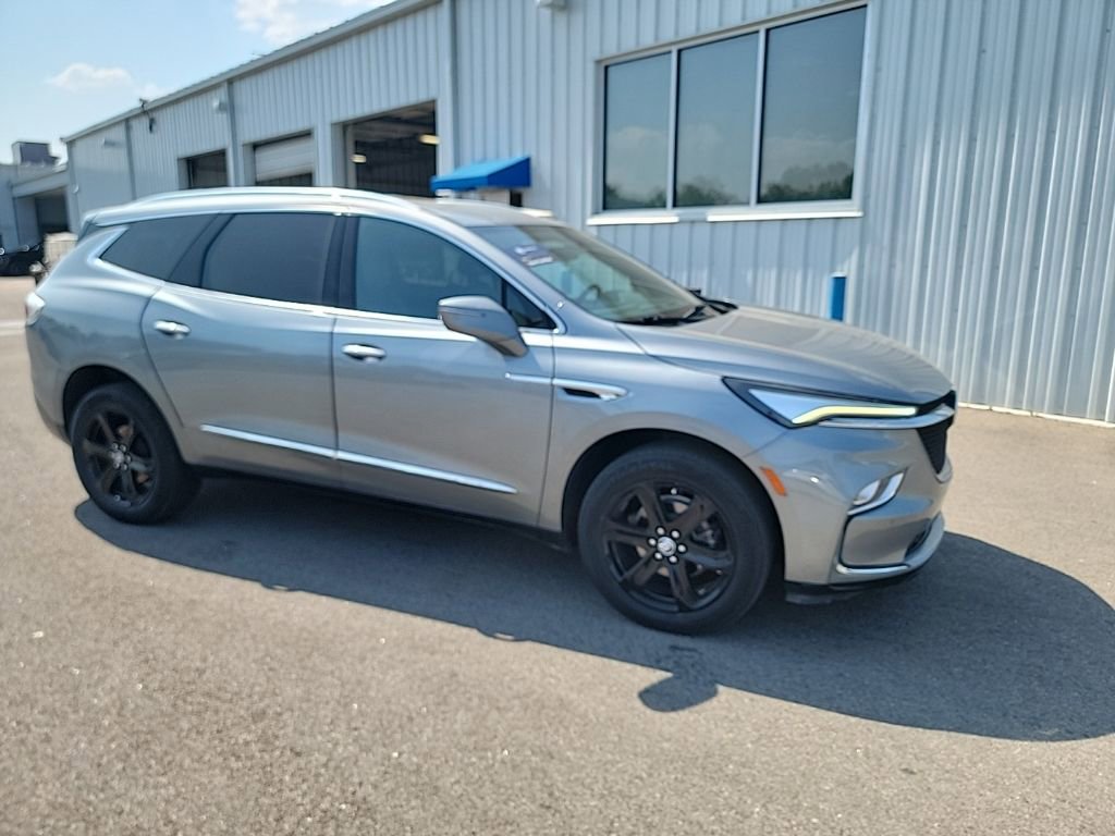 Used 2023 Buick Enclave Essence w/ Sport Touring Edition FWD image 7