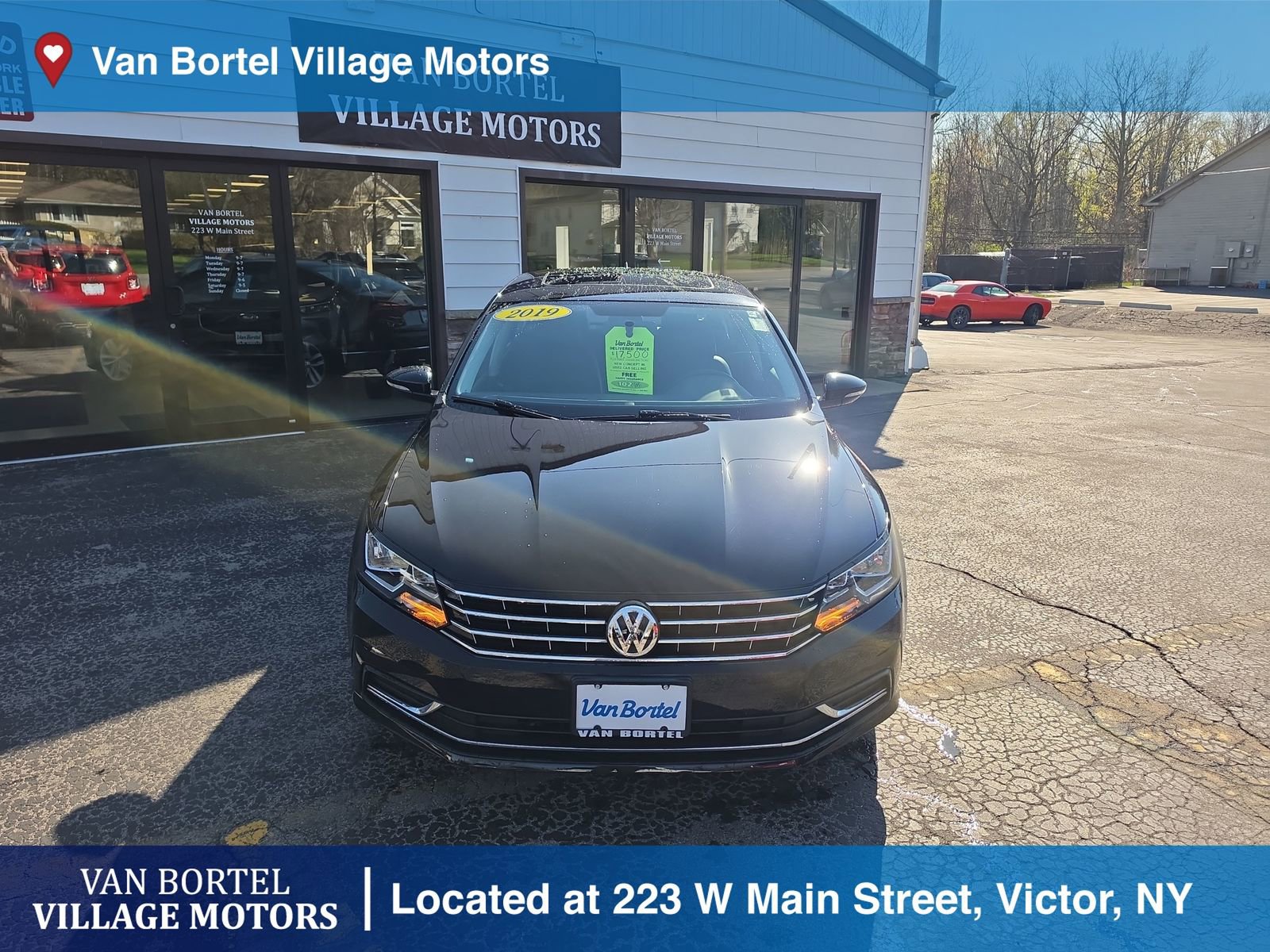 Used 2019 Volkswagen Passat 2.0T Wolfsburg w/ Wheels & Sunroof Package FWD image 2