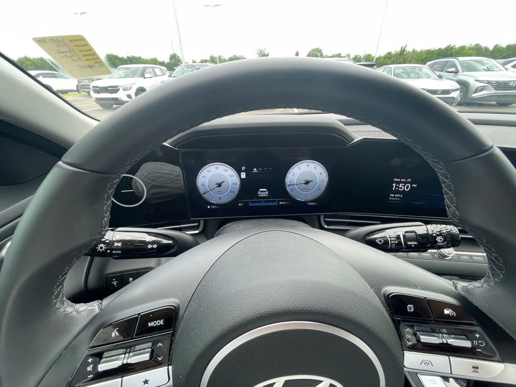 Used 2024 Hyundai Elantra Limited FWD image 14