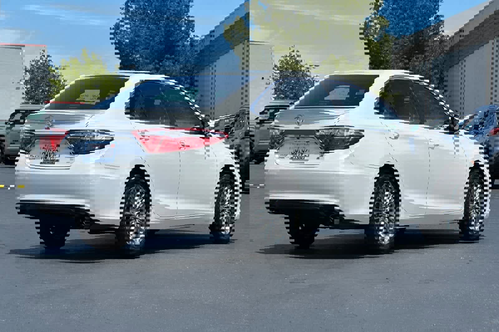 Used 2016 Toyota Camry SE FWD image 2