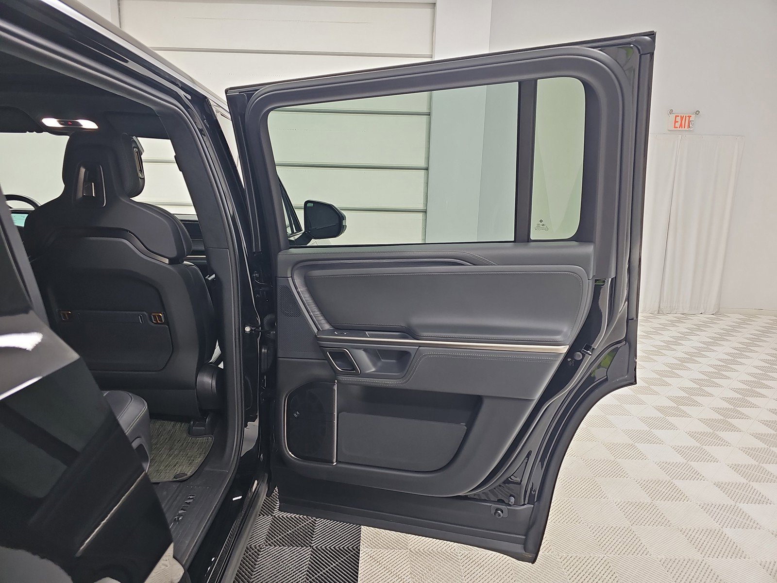 Used 2024 Rivian R1S Adventure AWD/4WD image 19