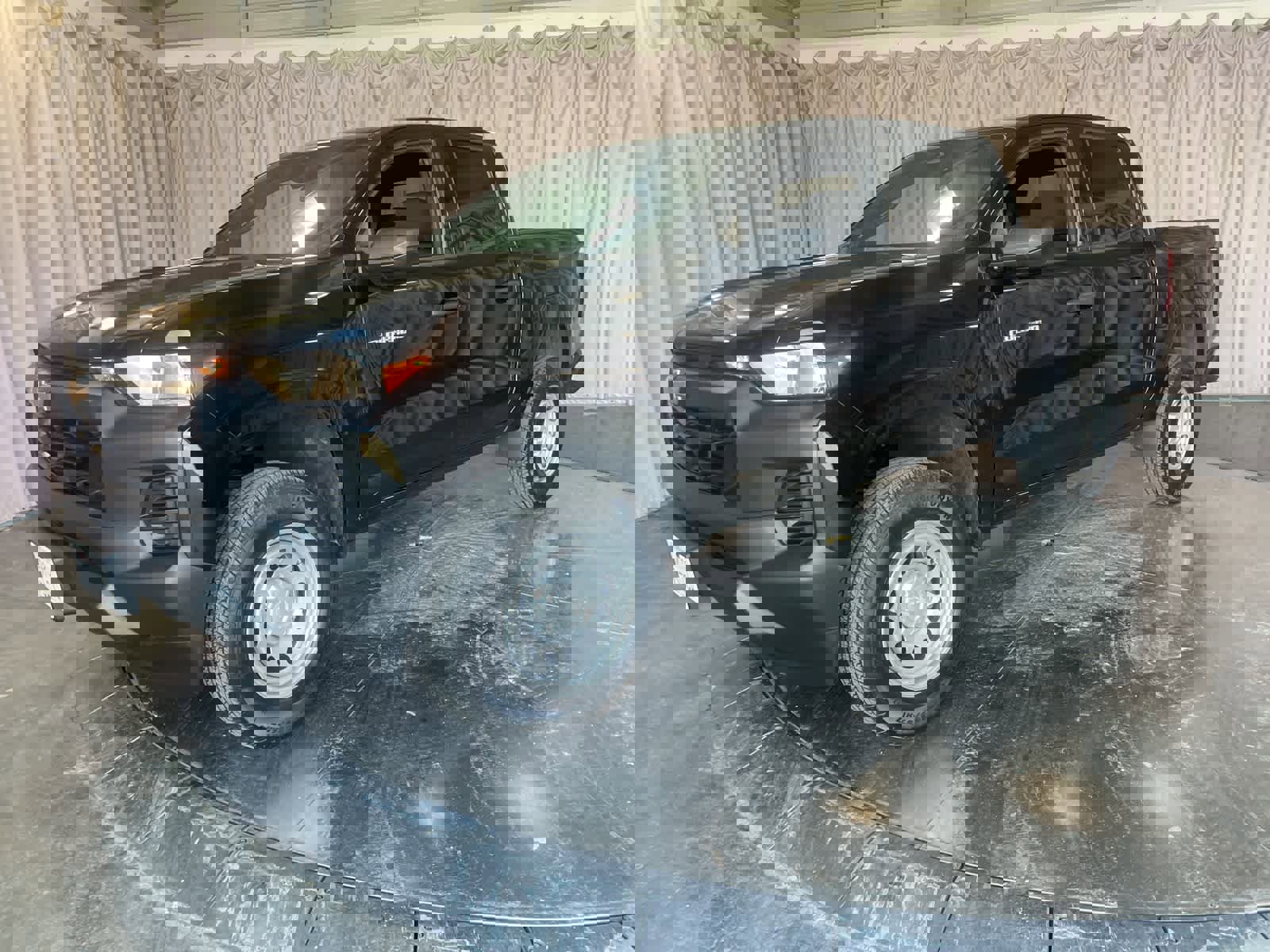 Used 2024 Chevrolet Colorado W/T image 2