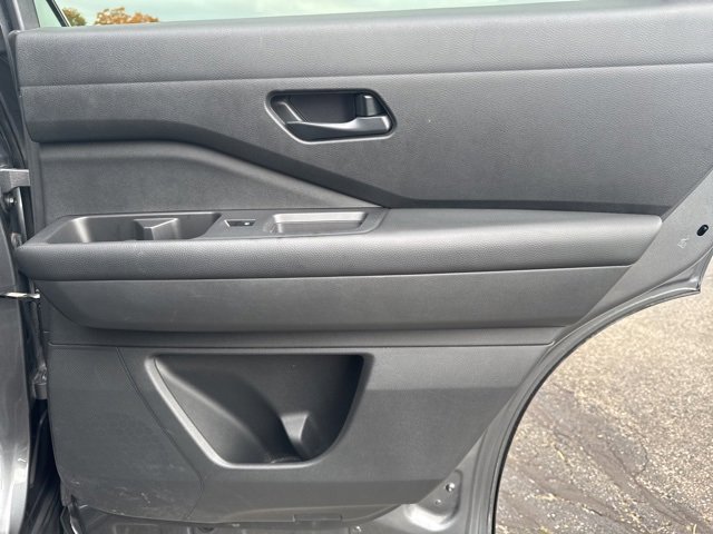 Used 2023 Nissan Pathfinder S image 22
