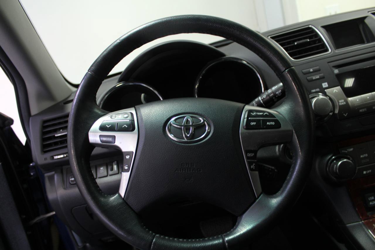 Used 2011 Toyota Highlander Limited w/ Tow Pkg AWD/4WD image 8
