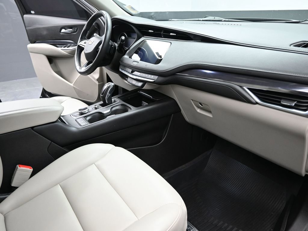 Used 2019 Cadillac XT4 Luxury w/ Cold Weather Package image 22