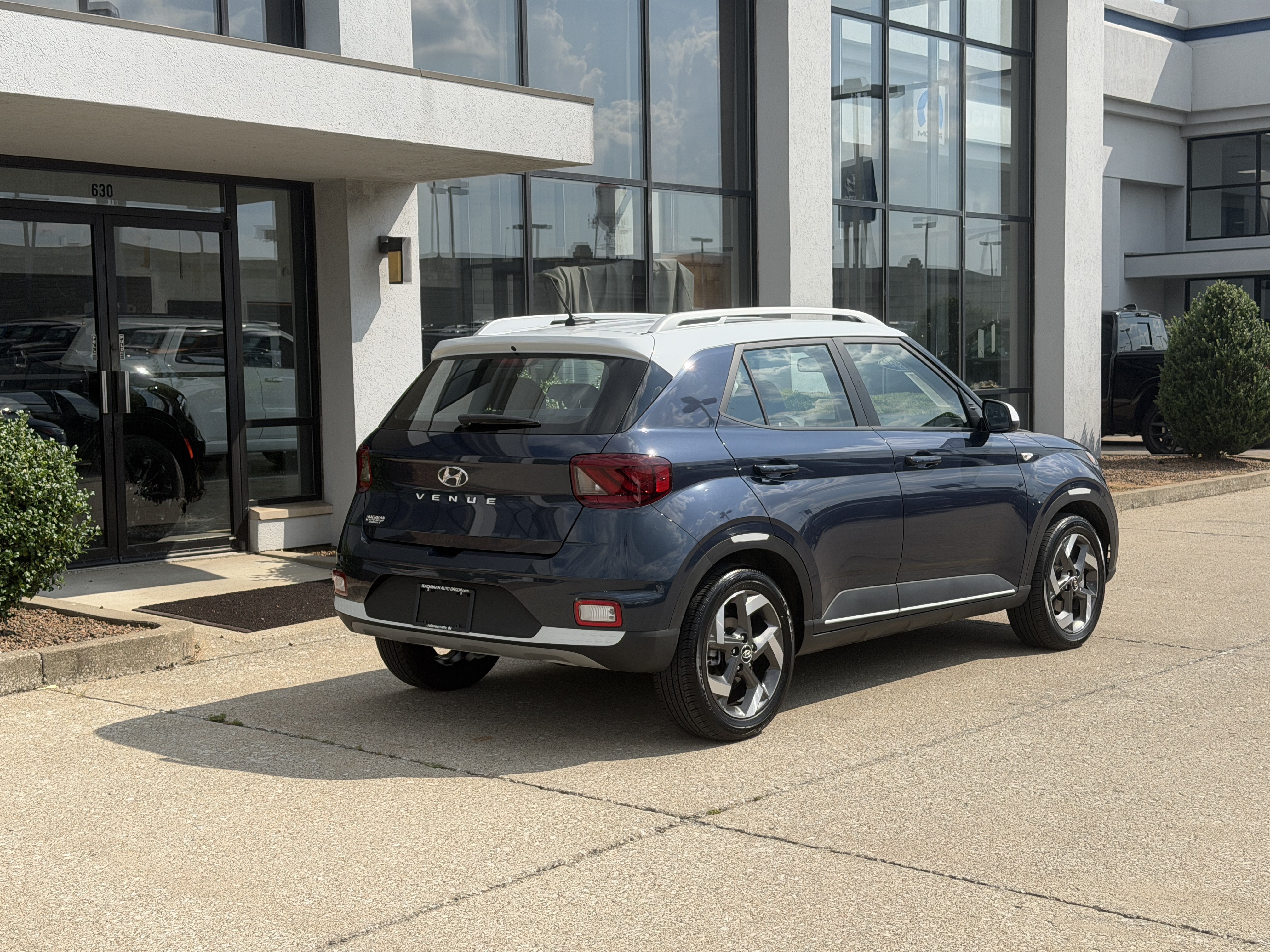 Certified 2025 Hyundai Venue Limited FWD image 4