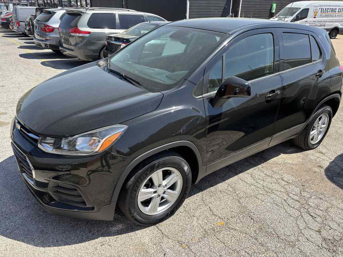Used 2020 Chevrolet Trax LS w/ Tint and Cruise Package FWD image 4