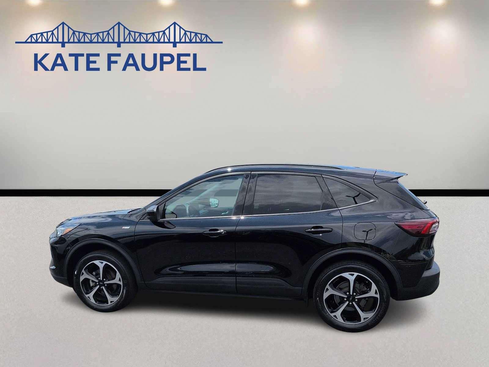 Certified 2025 Ford Escape ST-Line Select w/ Tech Pack #1 AWD/4WD image 4