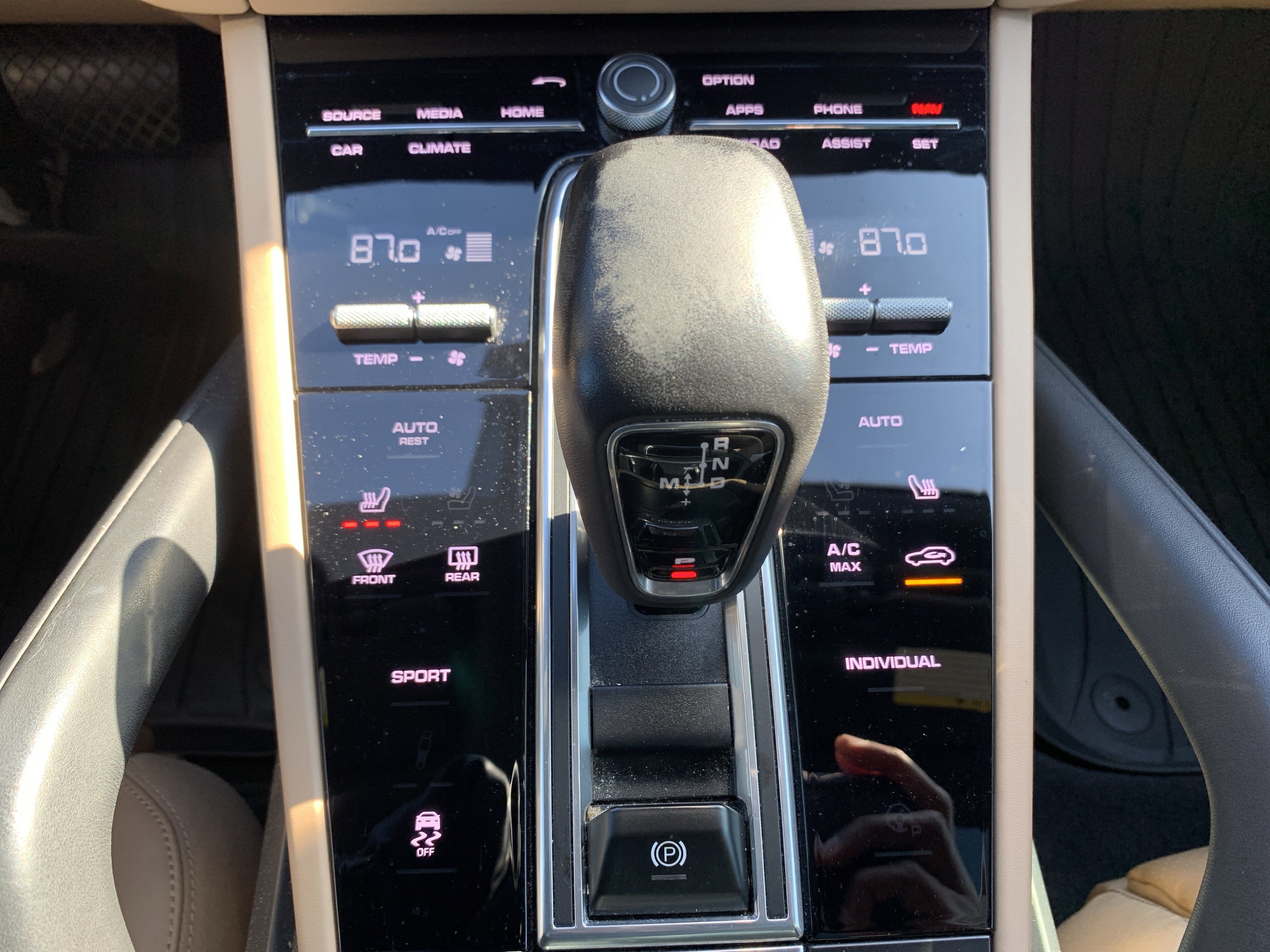 Used 2020 Porsche Cayenne image 29