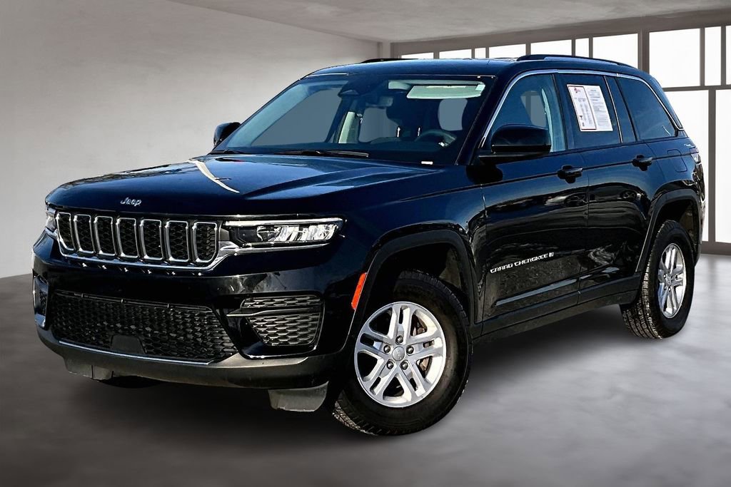 Used 2023 Jeep Grand Cherokee Laredo w/ Luxury Tech Group I image 2