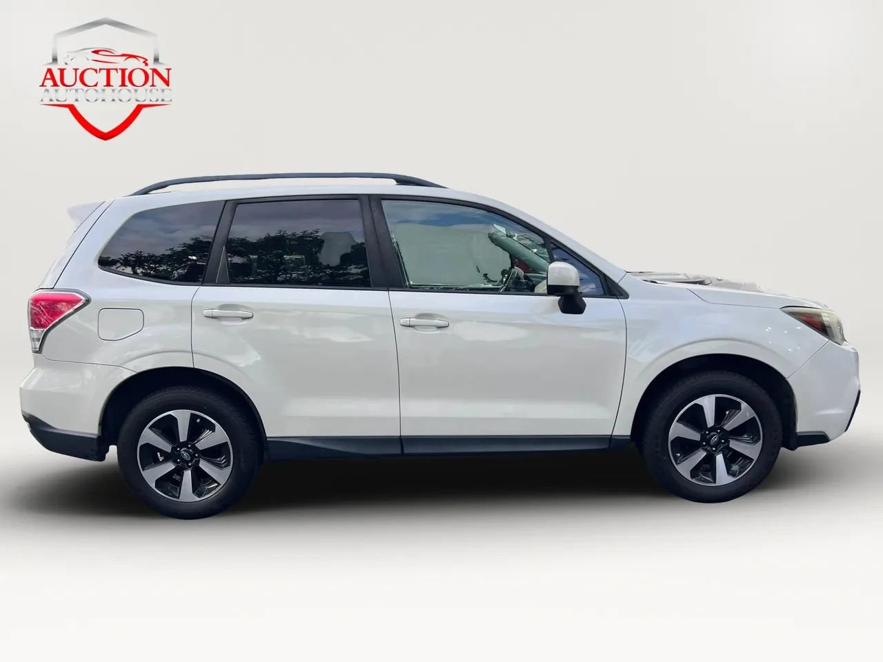 Used 2017 Subaru Forester 2.5i Premium w/ All-Weather Package AWD/4WD image 4