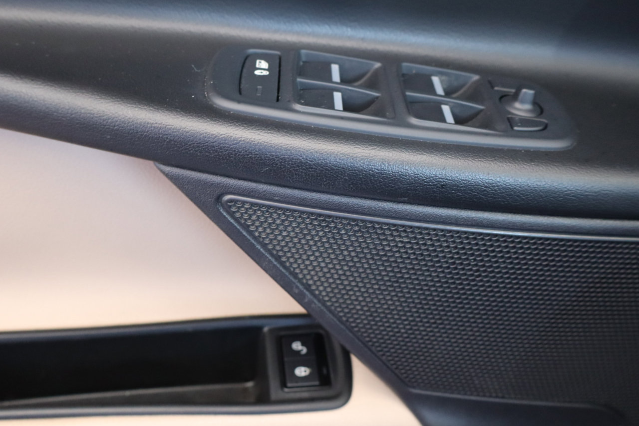 Used 2017 Jaguar XE image 30