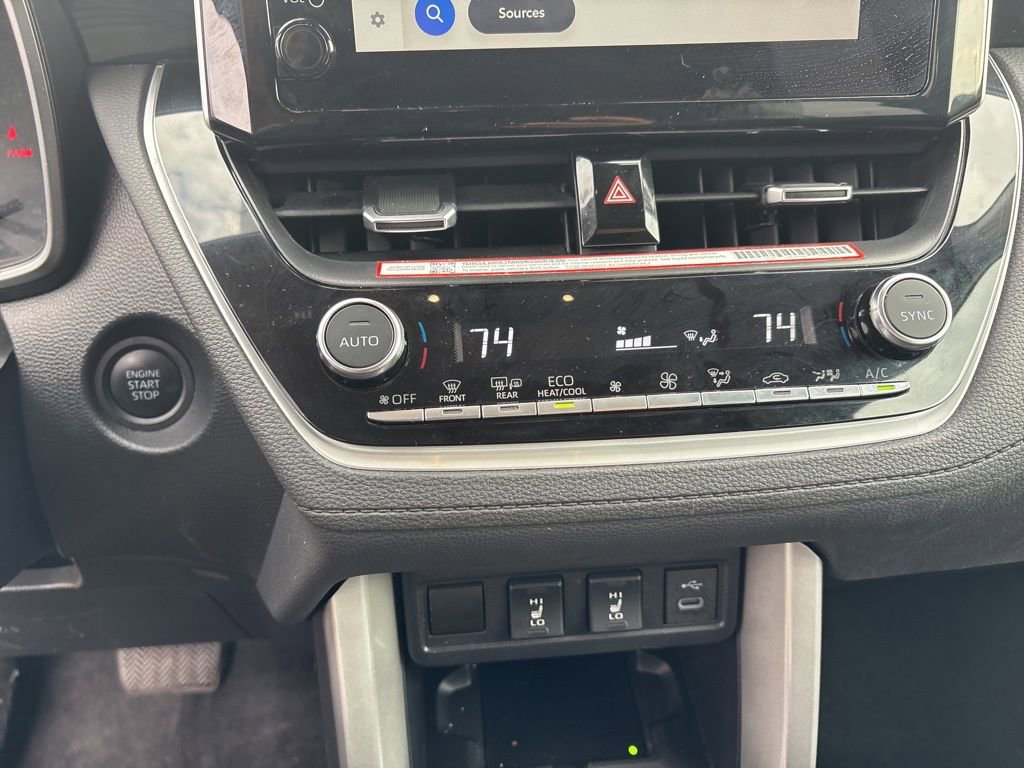 Used 2025 Toyota Corolla Cross XLE image 18