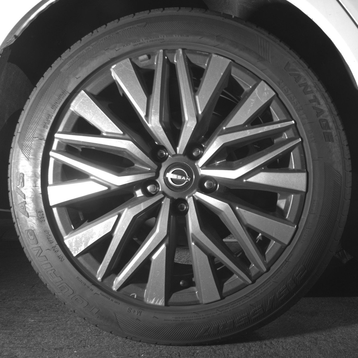 Used 2025 Nissan Altima 2.5 SV FWD image 15