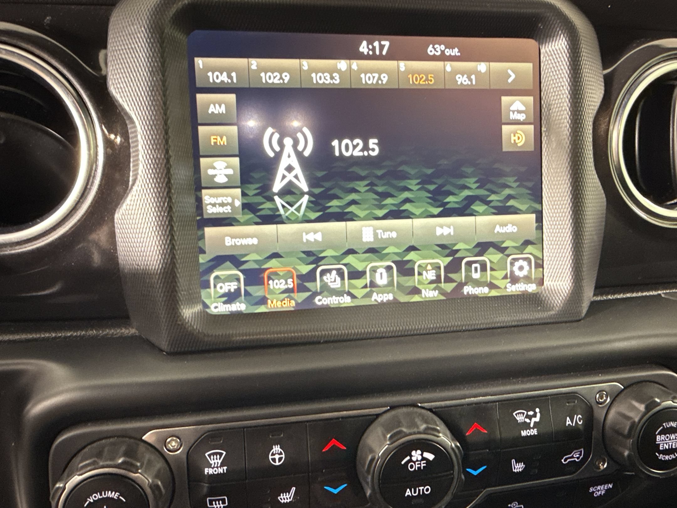 Used 2022 Jeep Wrangler Unlimited Sahara AWD/4WD image 21
