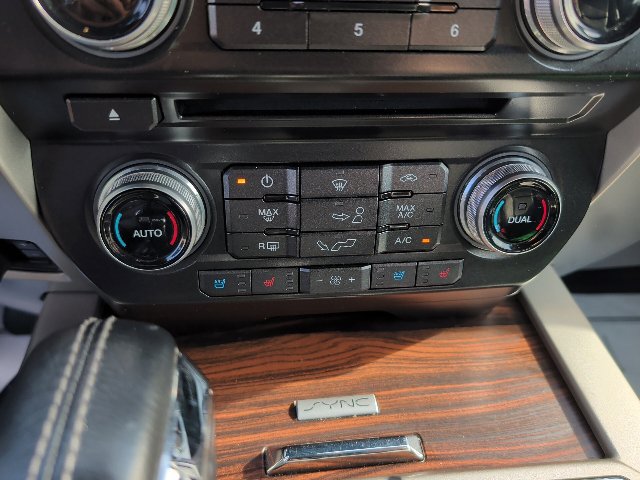 Used 2015 Ford F150 Lariat w/ Equipment Group 502A Luxury AWD/4WD image 31