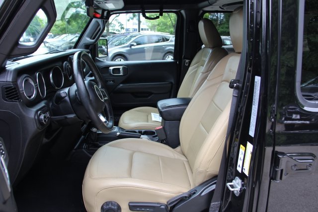 Used 2018 Jeep Wrangler Unlimited Sahara AWD/4WD image 17