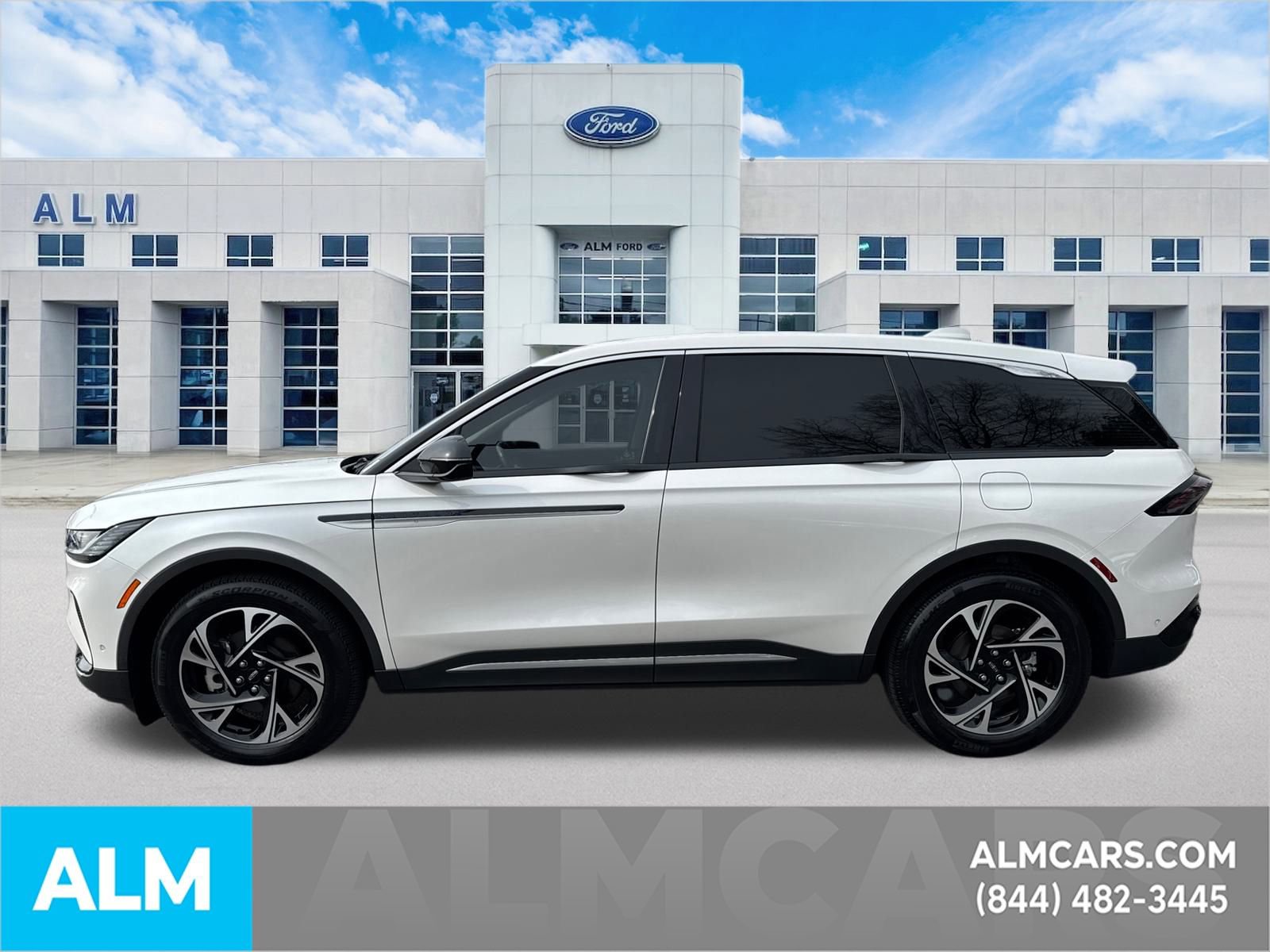 Used 2024 Lincoln Nautilus Premier w/ Equipment Group 102A AWD/4WD image 9