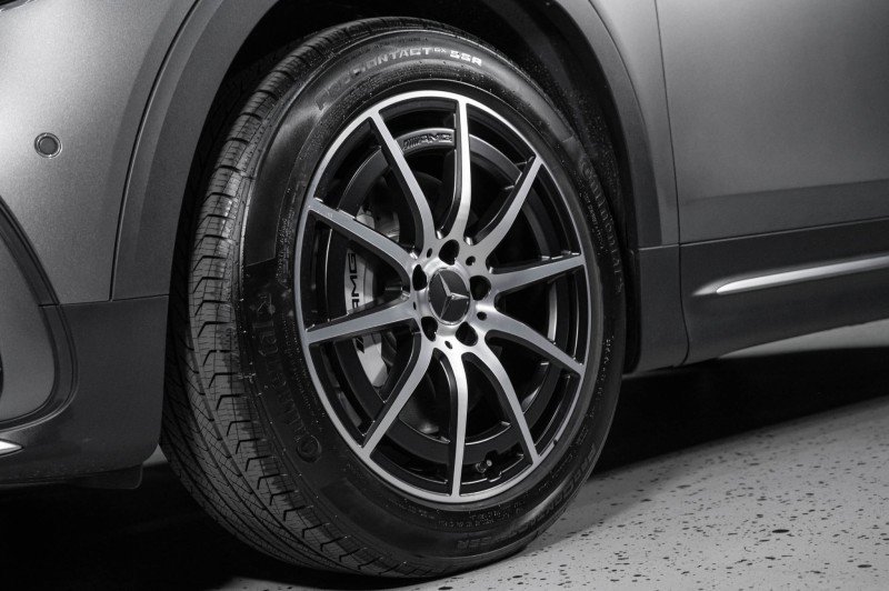 Certified 2025 Mercedes-Benz GLB 35 AMG 4MATIC image 10