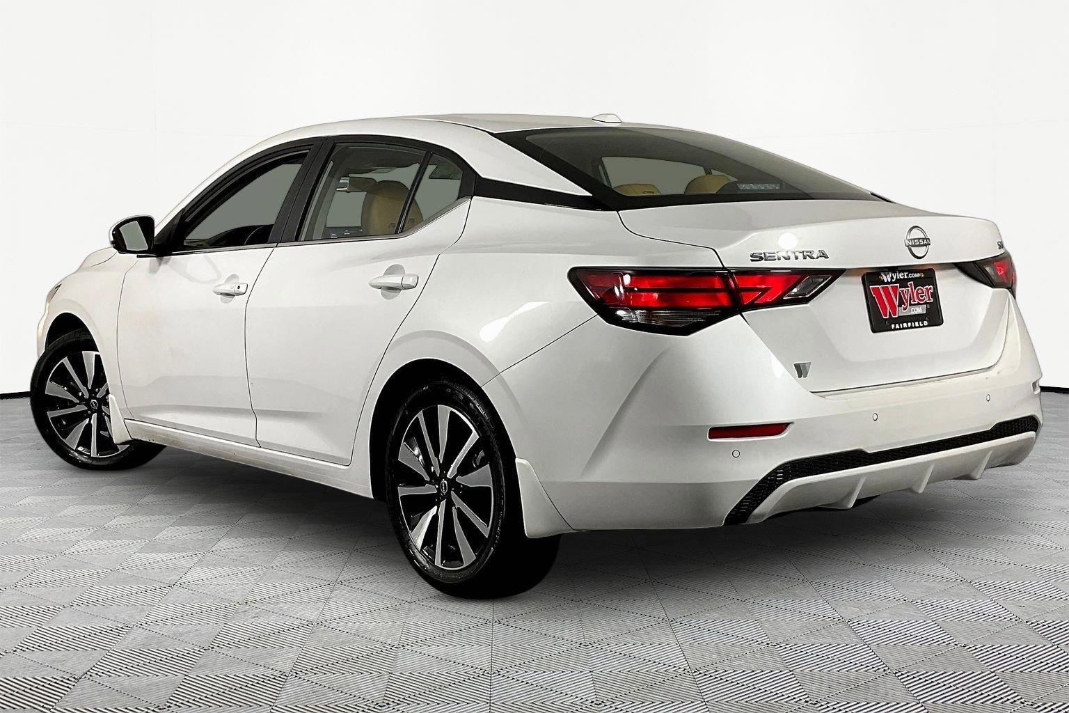 Used 2024 Nissan Sentra SV w/ SV Premium Package FWD image 4