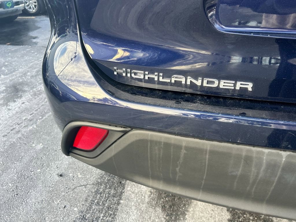 Used 2021 Toyota Highlander XLE image 32