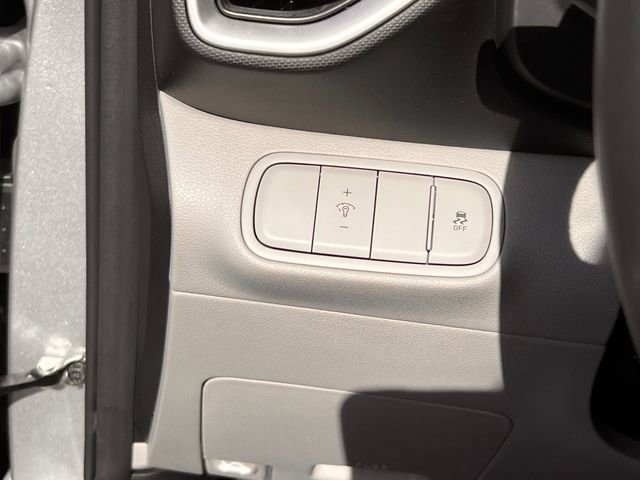 Used 2025 Hyundai Venue SEL image 15