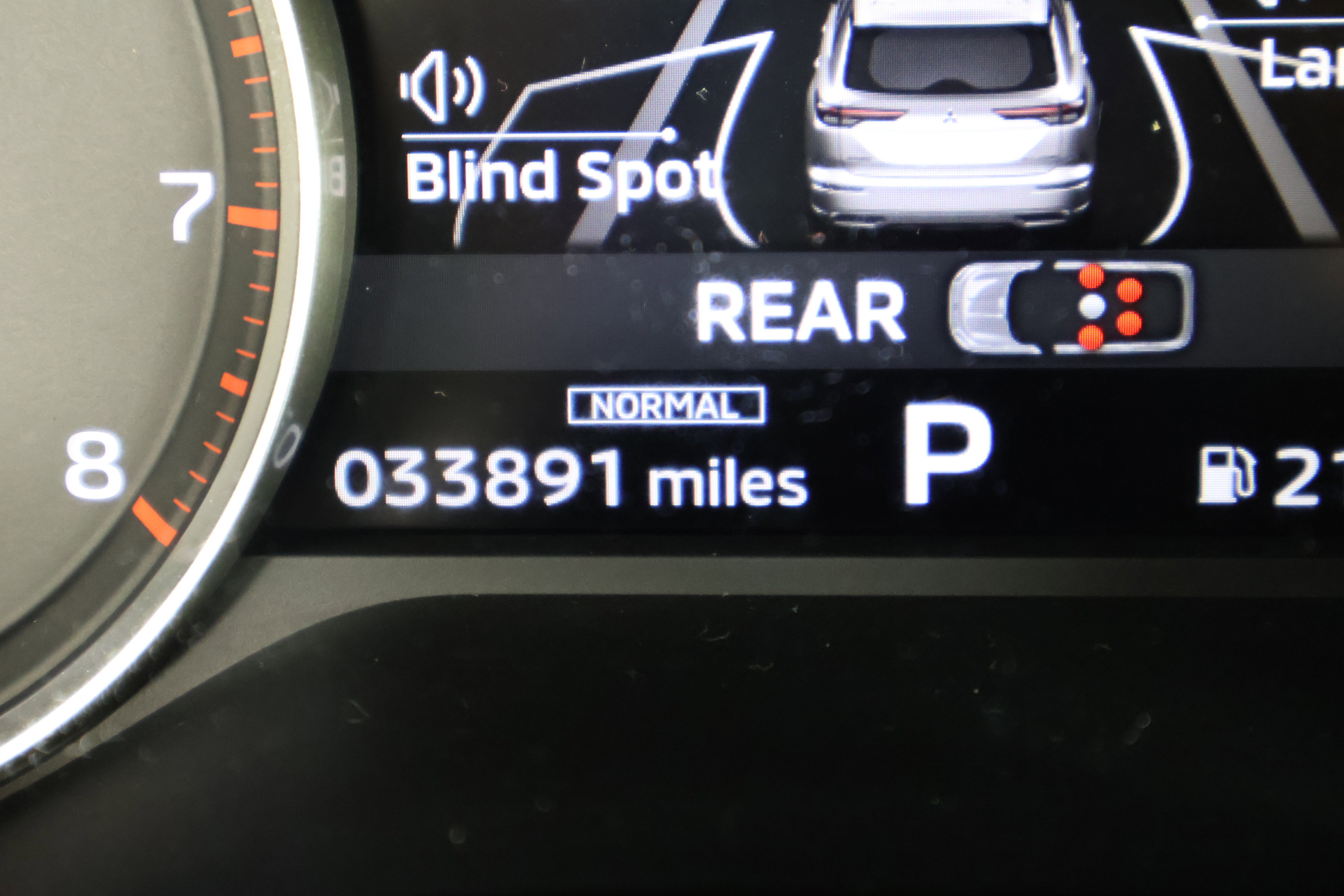 Used 2023 Mitsubishi Outlander SE AWD/4WD image 17