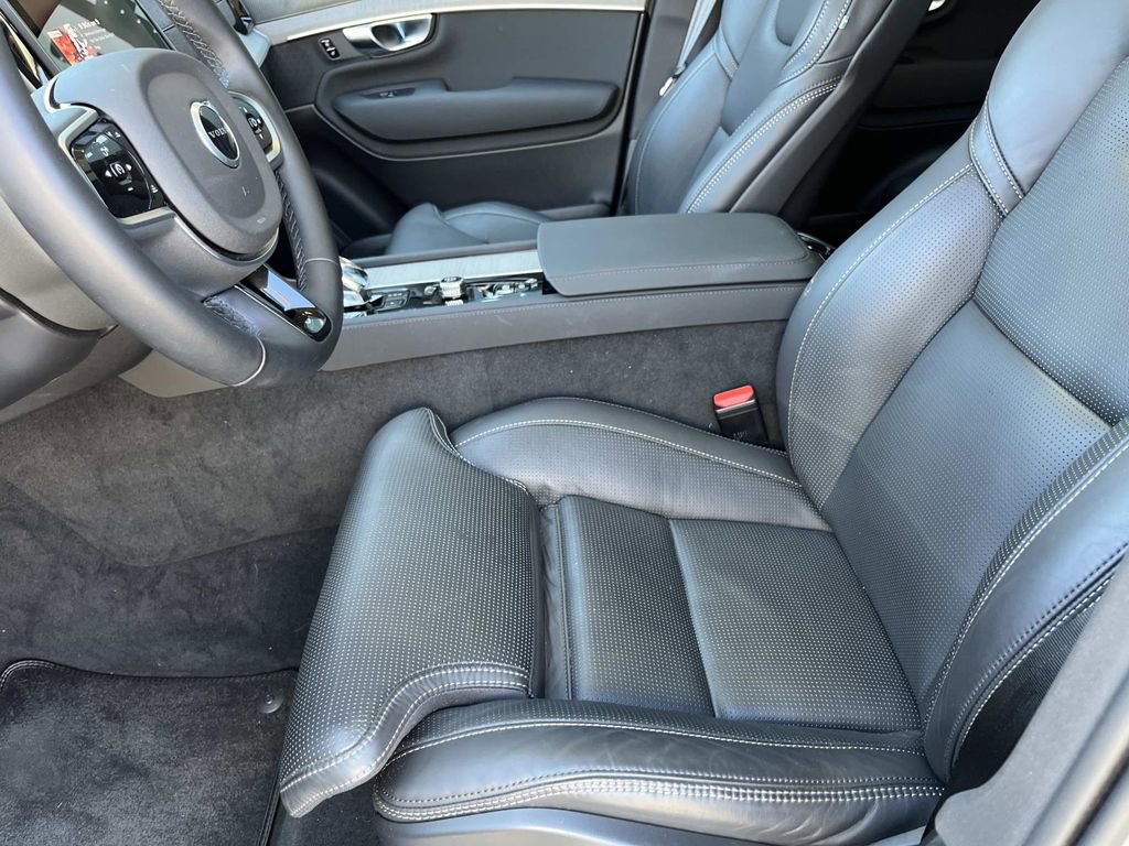 Used 2025 Volvo XC90 B6 Ultra image 29