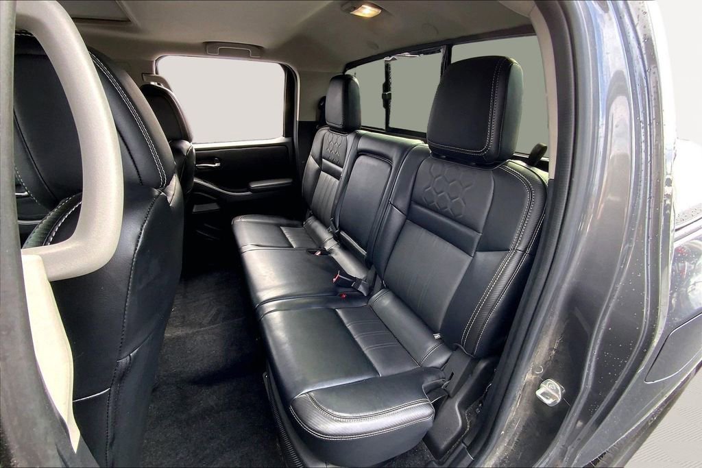 Used 2023 Nissan Frontier SV w/ SV Premium Package image 16