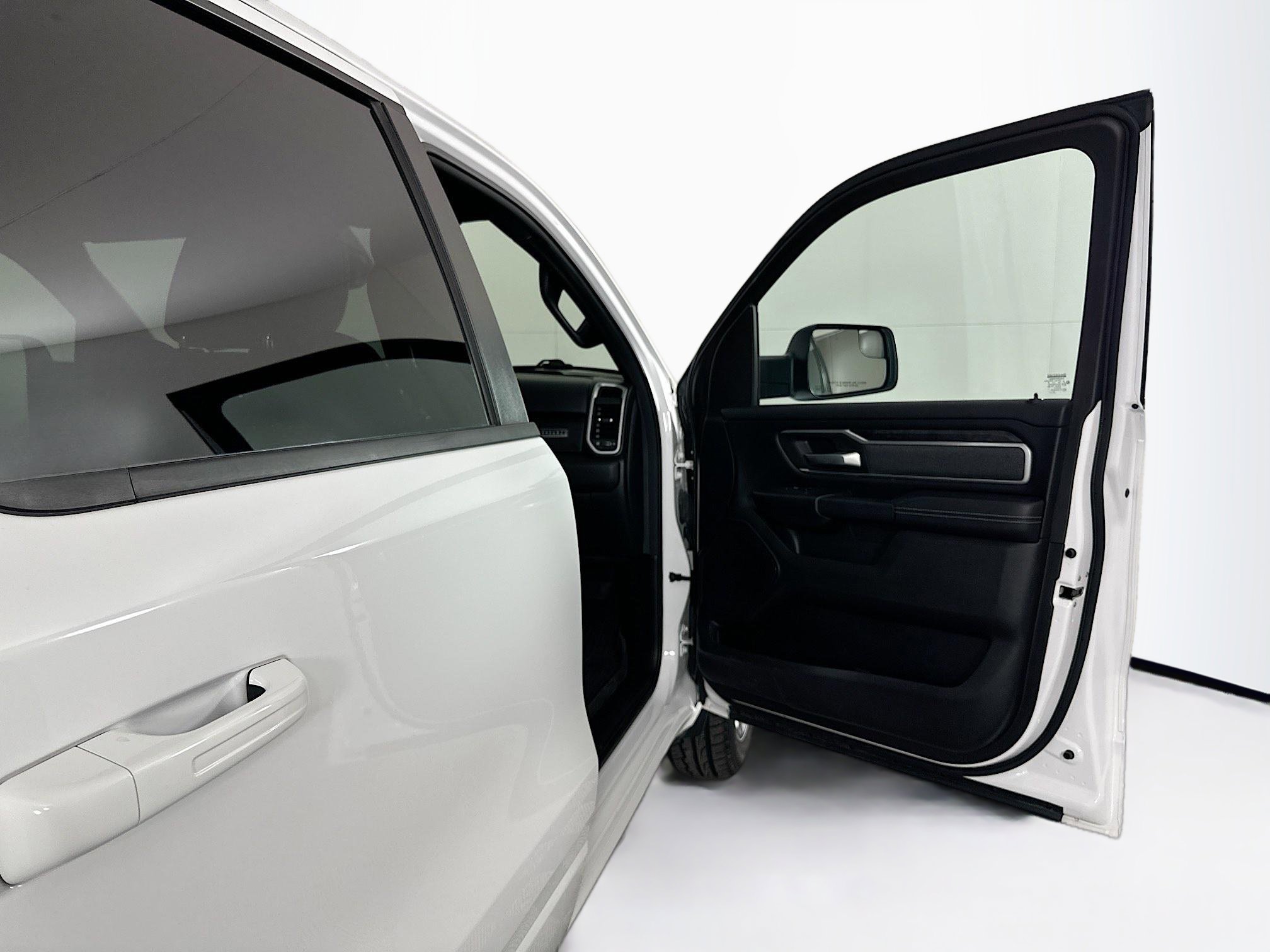 Used 2022 RAM 1500 Big Horn AWD/4WD image 30