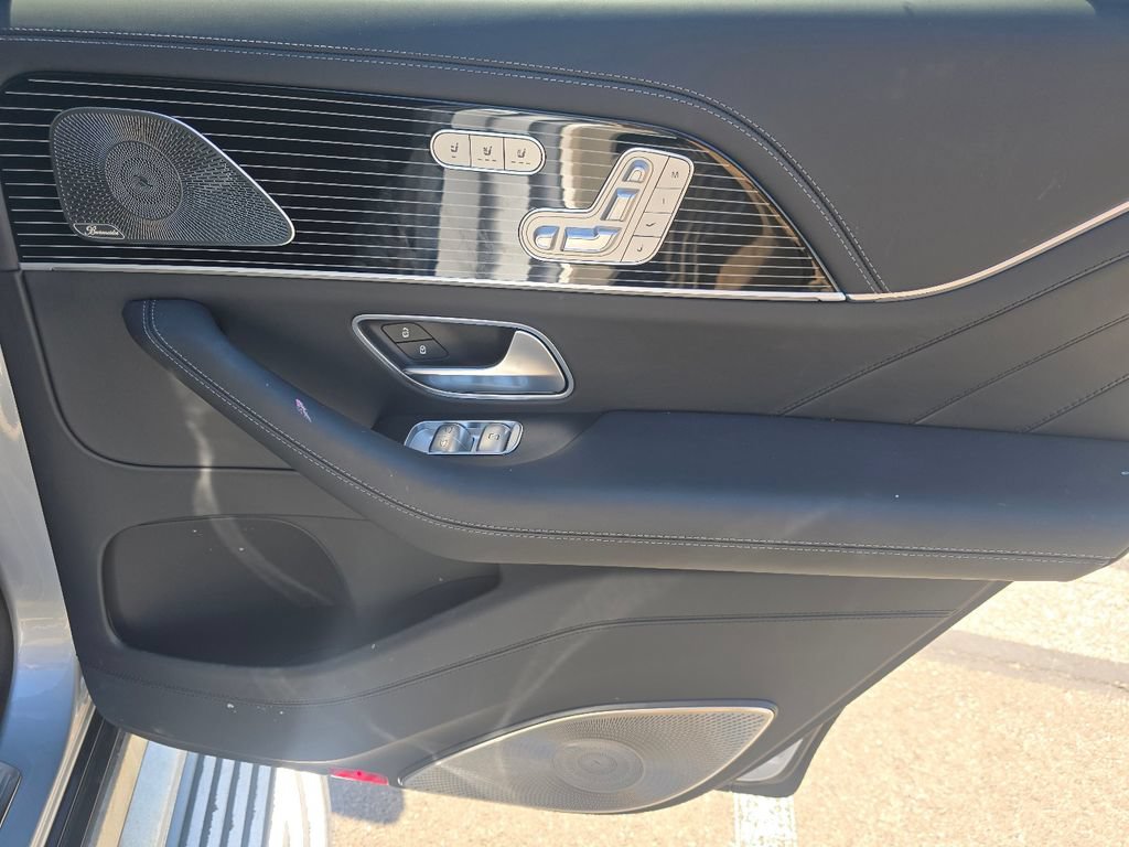 Used 2023 Mercedes-Benz Maybach GLS 600 4MATIC image 22