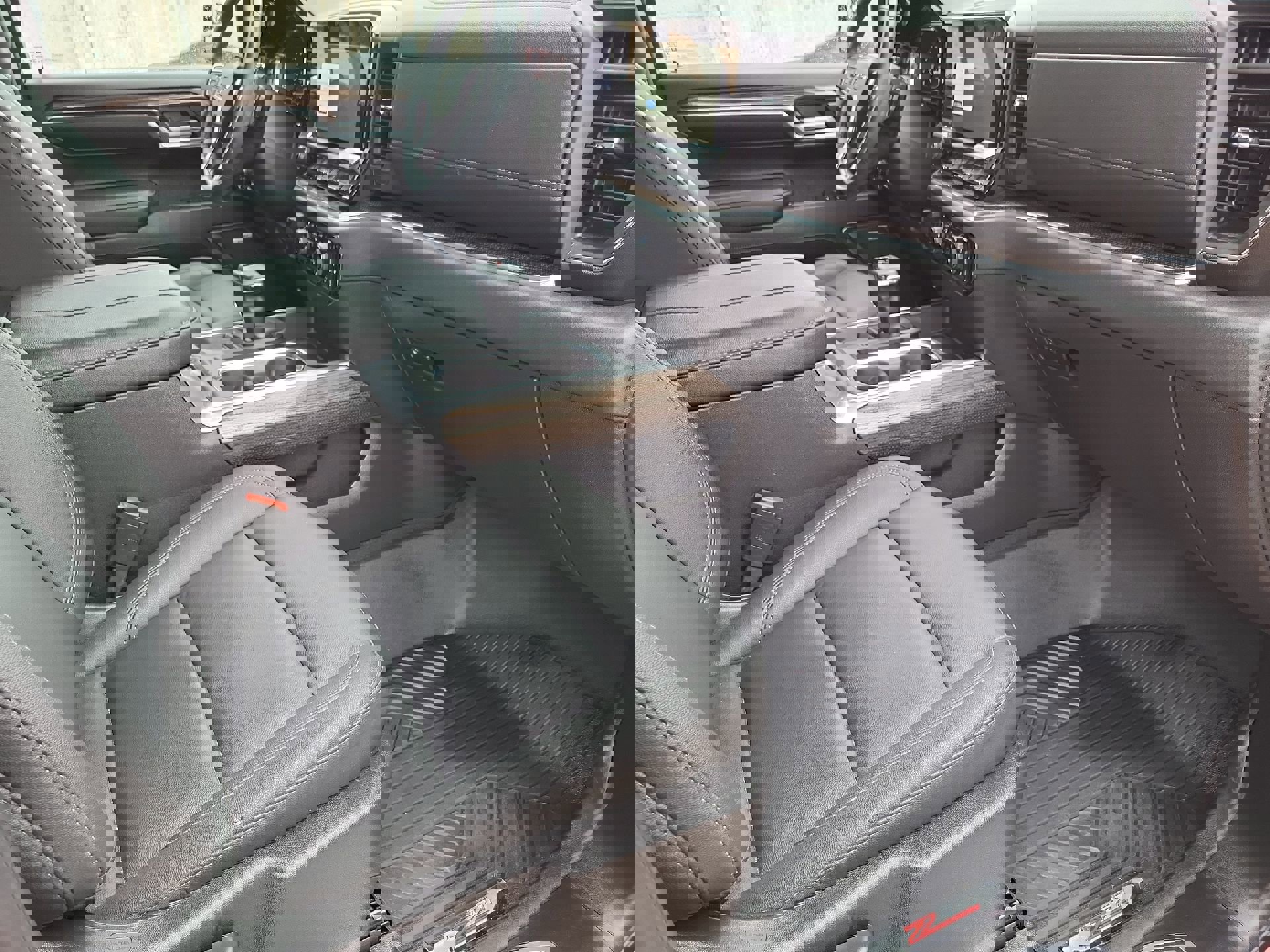 Used 2024 Chevrolet Silverado 1500 LT Trail Boss w/ Convenience Package II image 24