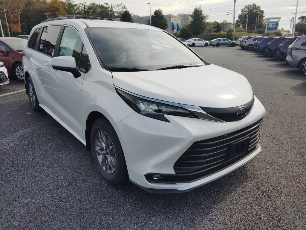 New 2026 Toyota Sienna XLE AWD/4WD image 1