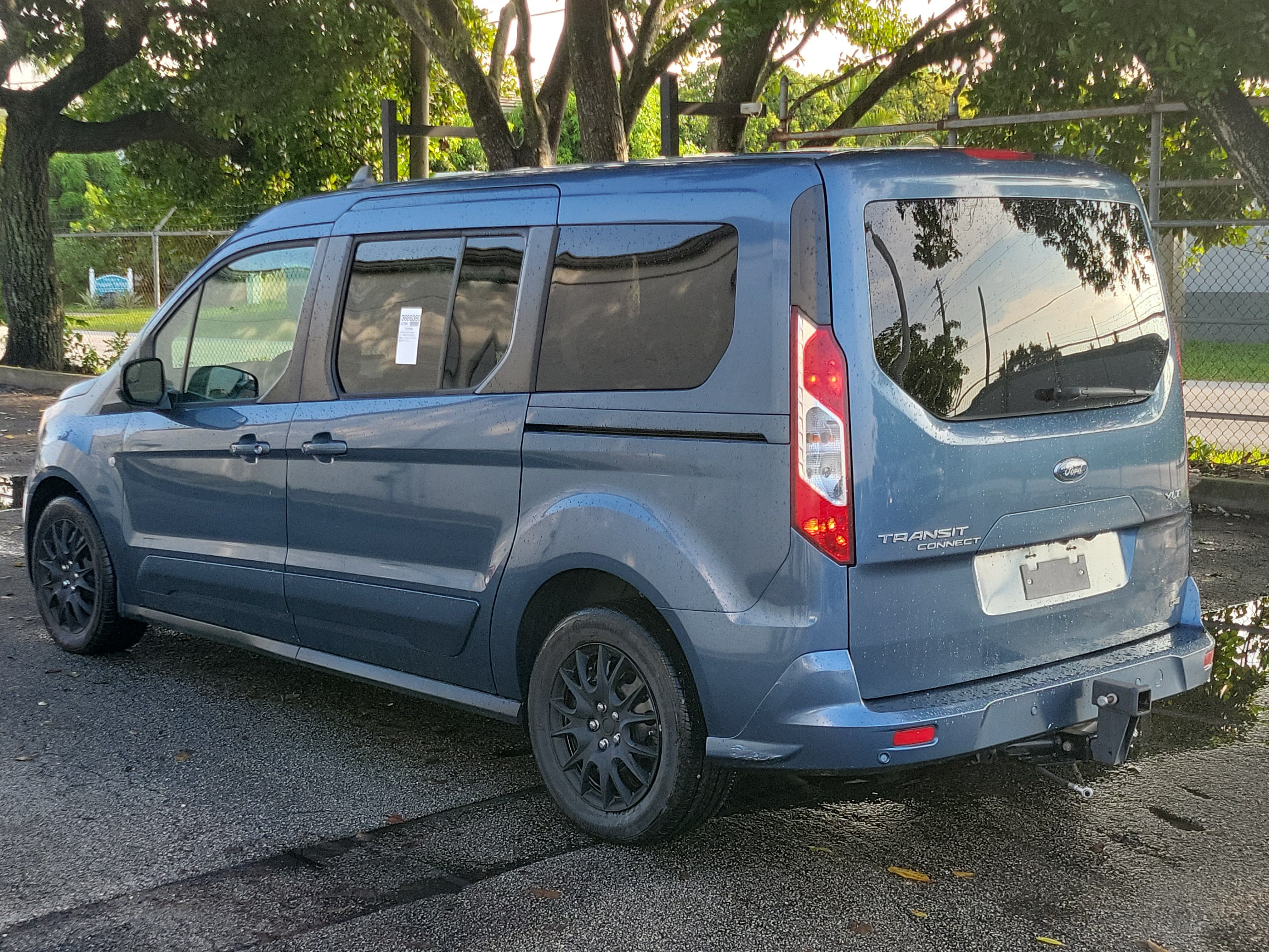 Used 2020 Ford Transit Connect XLT FWD image 3