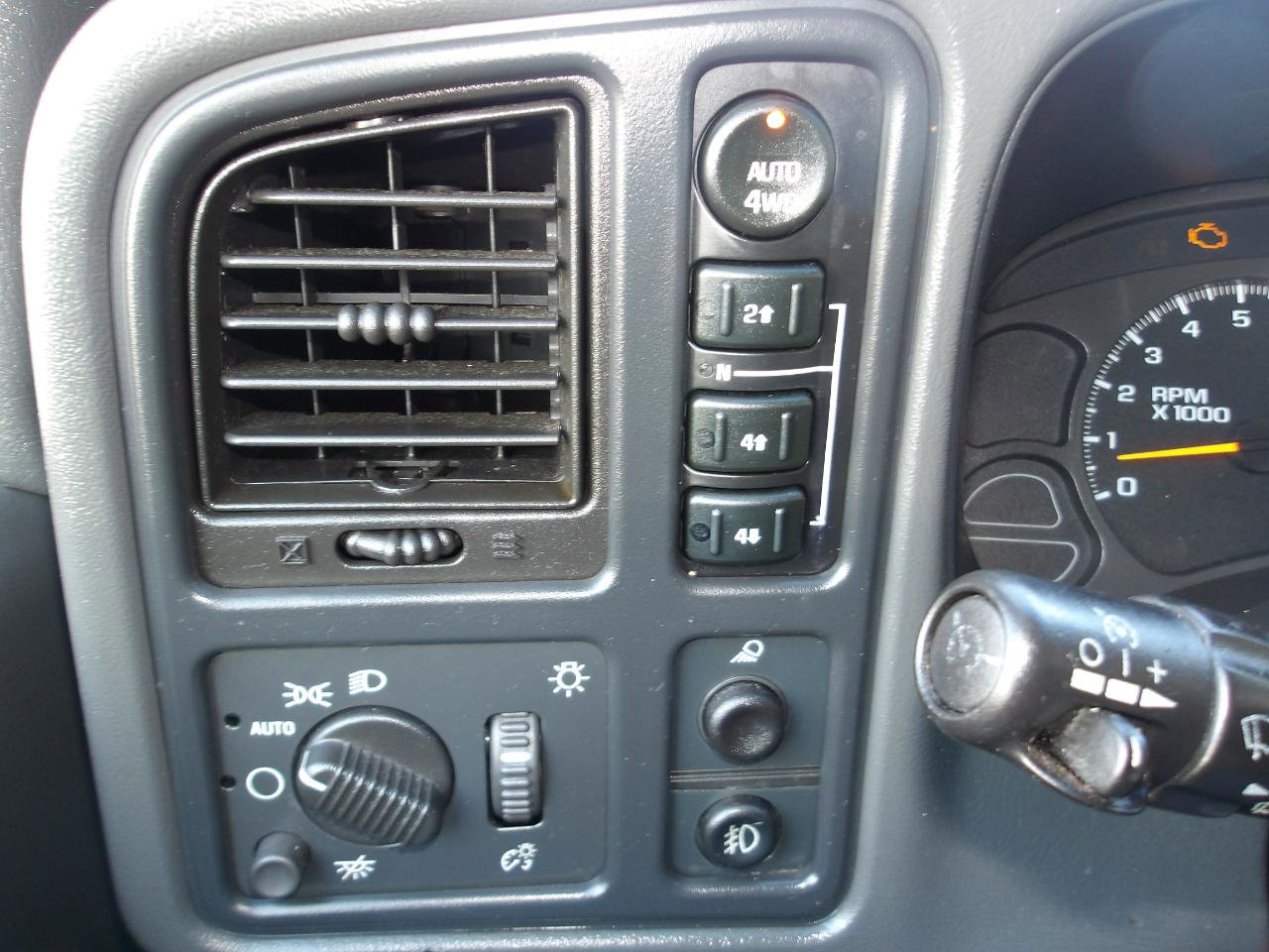 Used 2003 Chevrolet Avalanche 4x4 image 19