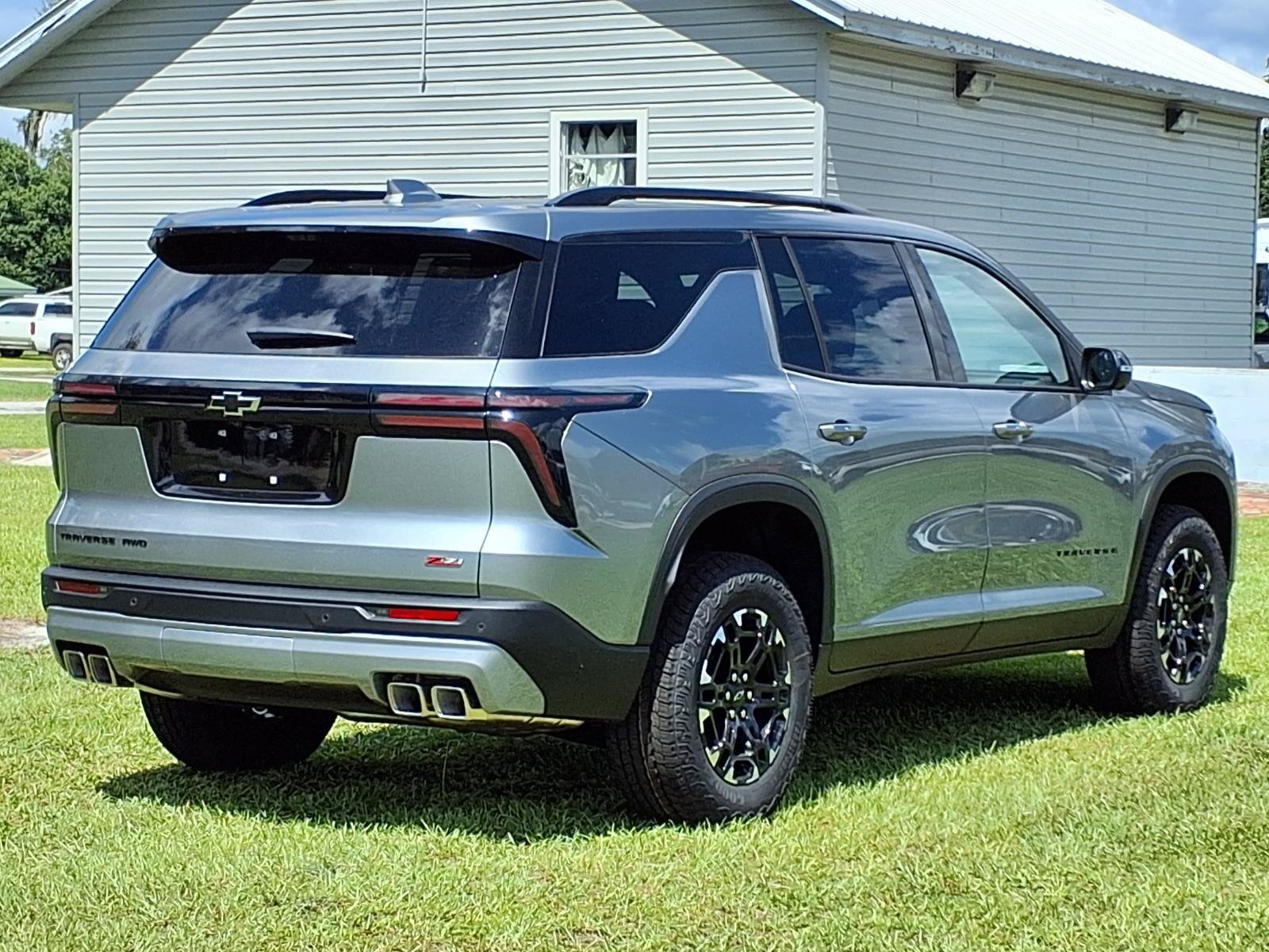 New 2027 Chevrolet Traverse Z71 w/ Driver Confidence Package AWD/4WD image 4